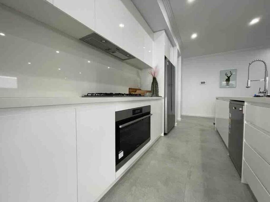 Neat 4 Bedroom In Catherine Fields Narellan Ngoại thất bức ảnh