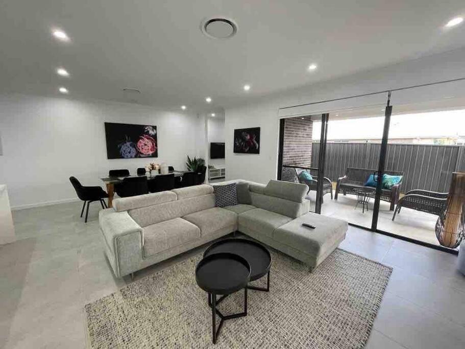 Neat 4 Bedroom In Catherine Fields Narellan Ngoại thất bức ảnh